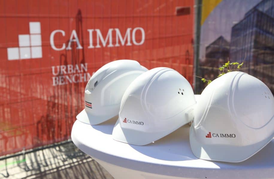 Ca Immo Aktie kaufen - Bauhelme vor Logo