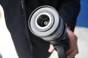 Wasserstoff Aktie kaufen_ tankstutzen